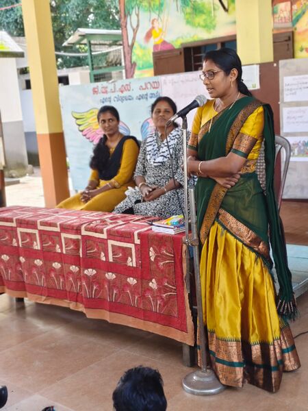 പ്രമാണം:Vidyarangaom kalasahithya vedi ulkhadanam.jpeg