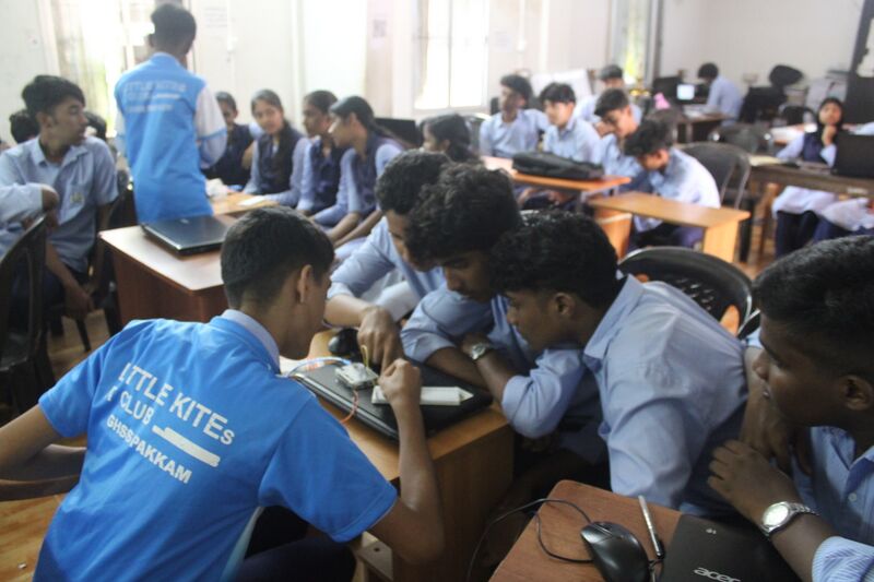 പ്രമാണം:12011 little kites robotics class.jpg