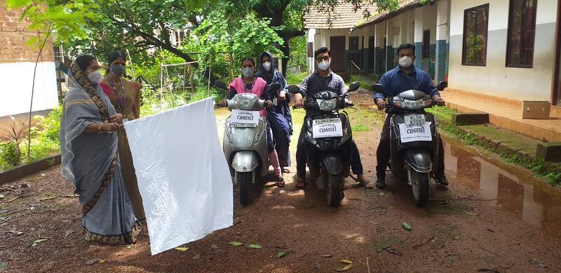 പ്രമാണം:16514-pusthka vandi.jpg