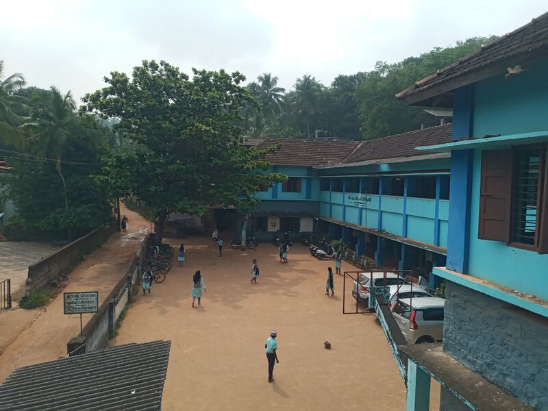 പ്രമാണം:18471 HITECH SCHOOL 2.jpg
