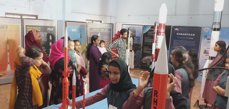 പ്രമാണം:19042 ISRO Exhibition Hall3.jpg