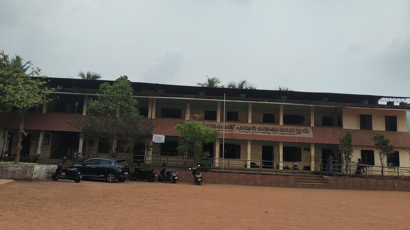 പ്രമാണം:19077-GHSS Puthuparamba.jpeg