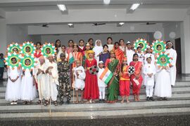 പ്രച്ഛന്ന വേഷ മത്സരത്തിൽ പങ്കെടുത്ത കുട്ടികൾ