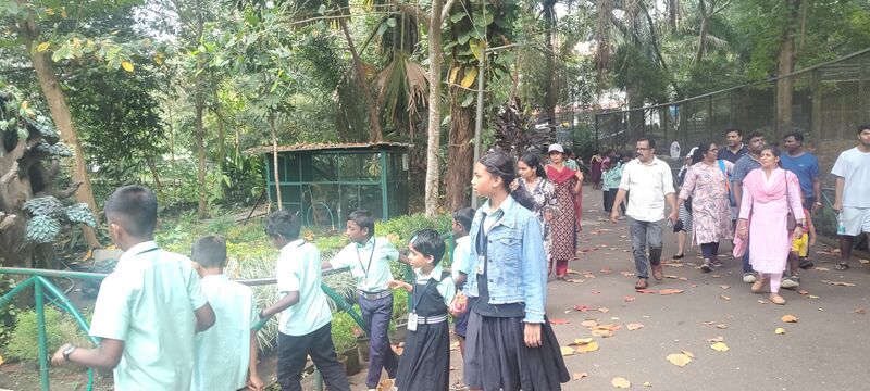 പ്രമാണം:31262-valavoor-schooltour3.jpg