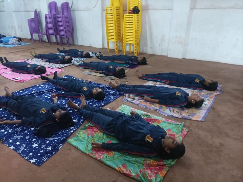 പ്രമാണം:36013YOGA 2.jpg