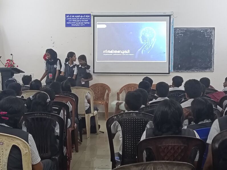 പ്രമാണം:37053-Class taken by lk students(3).jpg.jpg