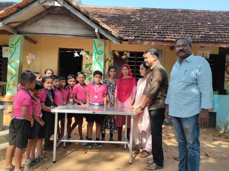 പ്രമാണം:41409 Kitchen steel table1.jpg