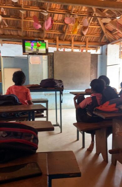 പ്രമാണം:48335 HIGHTECH CLASSROOM.jpg