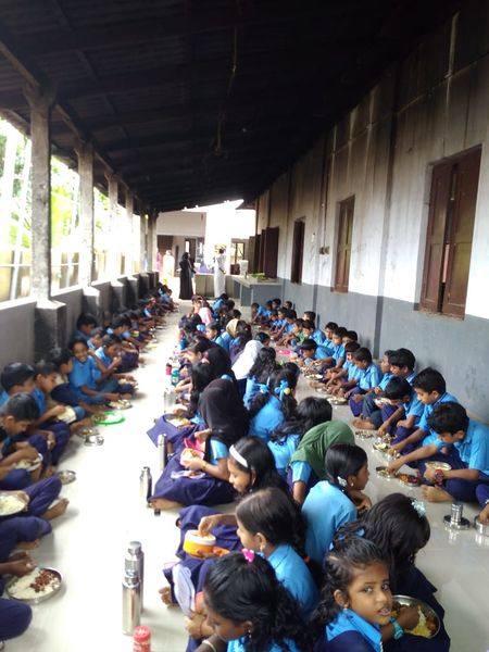 പ്രമാണം:SCHOOL DINING HALL.jpg