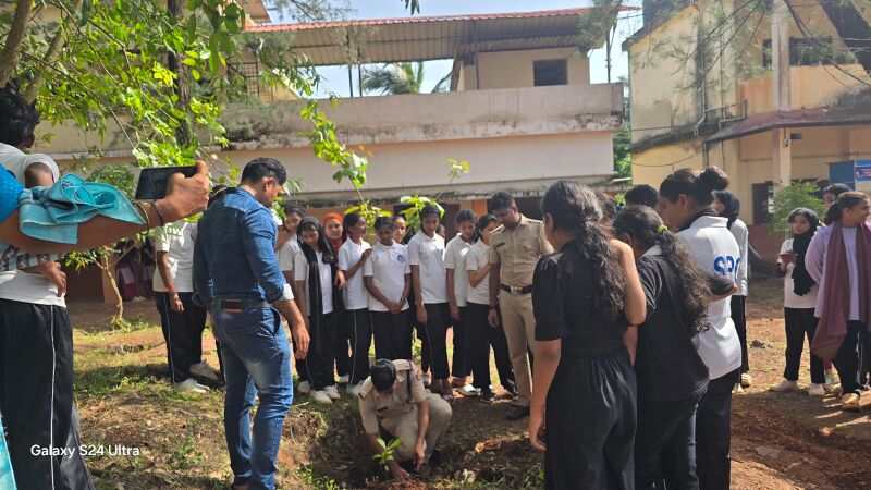 പ്രമാണം:WORLD 2.jpg