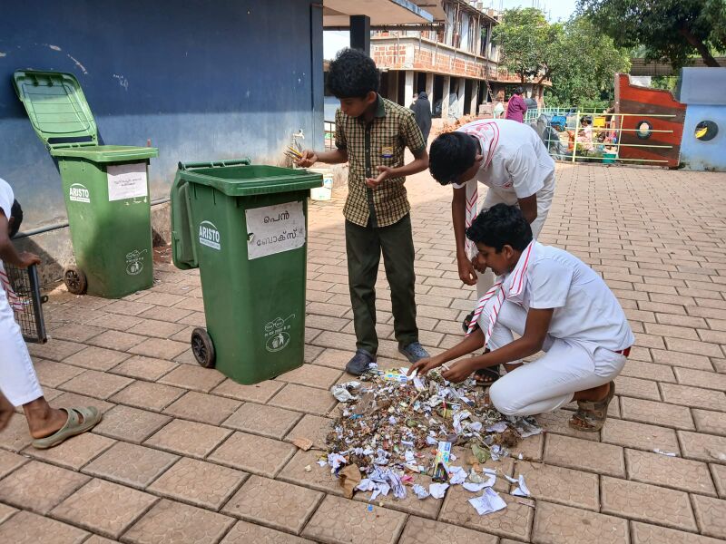 പ്രമാണം:13753 EnteGramam.jpg