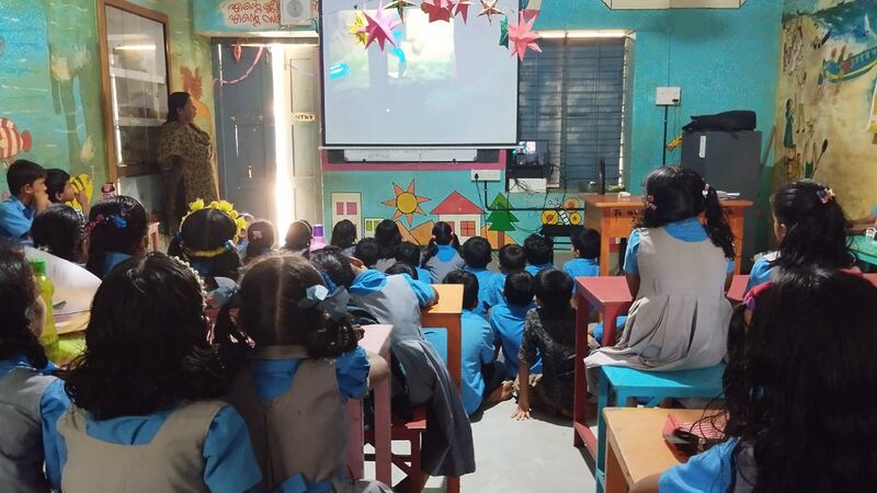 പ്രമാണം:19769 projecter.jpg