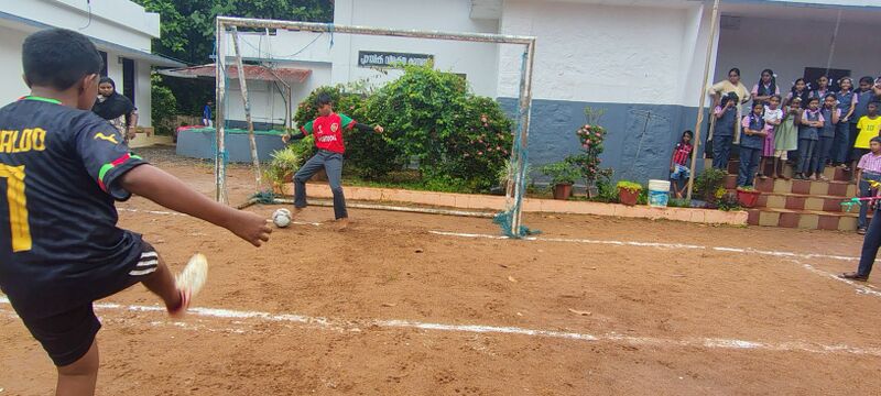 പ്രമാണം:25461-EKM-GOAL2026-BESTKICK4.jpg