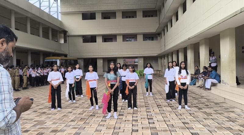 പ്രമാണം:44029 2460.jpg