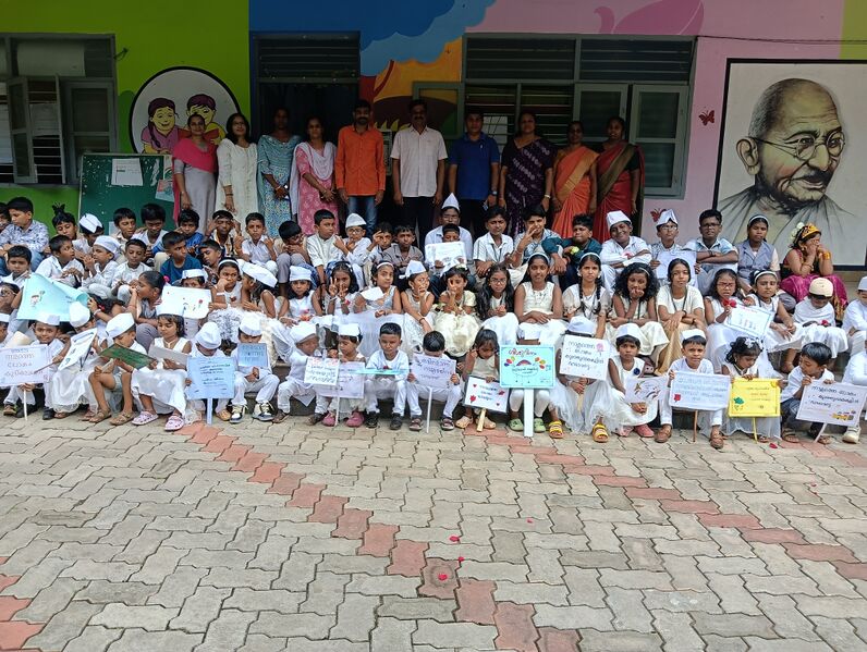 പ്രമാണം:44243 Childrens day25-8.jpg