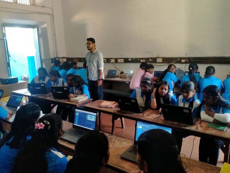 പ്രമാണം:BS21 KTM 32012 41.jpg