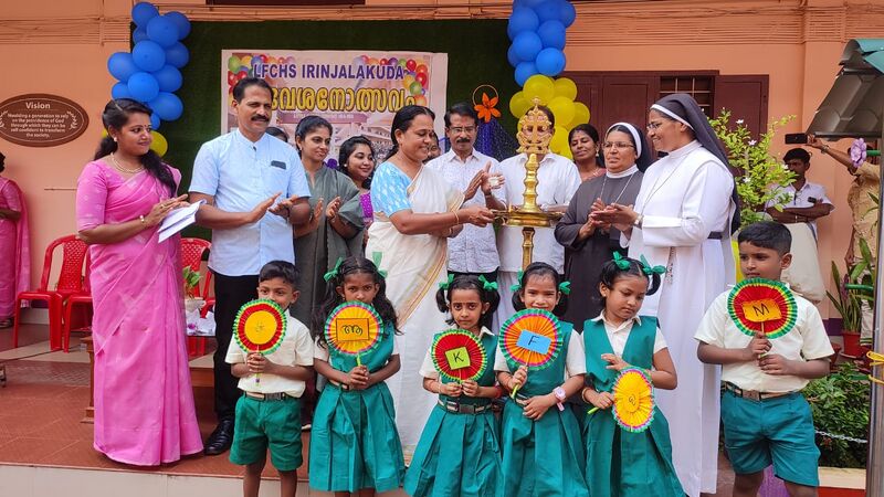 പ്രമാണം:Opening day 24-25.jpg