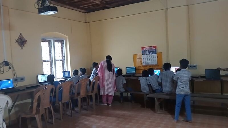 പ്രമാണം:15375Computer lab.jpeg