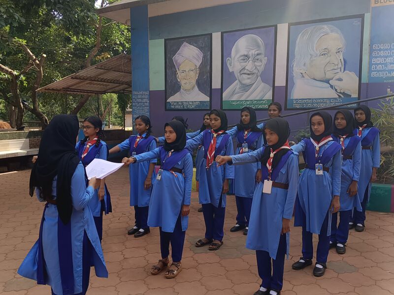 പ്രമാണം:19866 MLP EVDAYG1.jpg