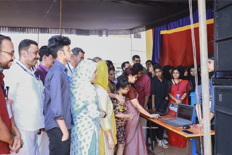 പ്രമാണം:21096 lk magazine digi look.jpg