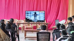 24005 moon day .jpeg