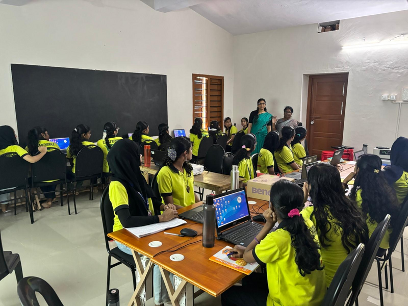 പ്രമാണം:42027 hightechlab.png