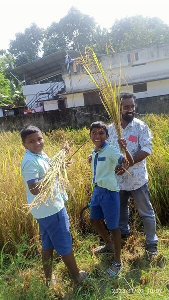 പ്രമാണം:43428 fieldtrip6.jpg