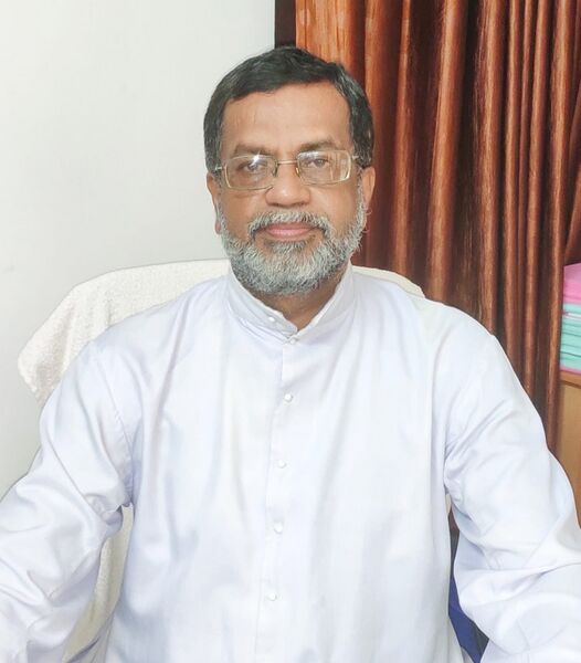 പ്രമാണം:Fr. lovely.jpg