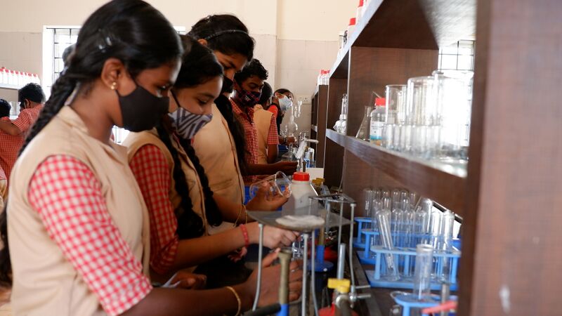 പ്രമാണം:Ideal Lab 2.jpg