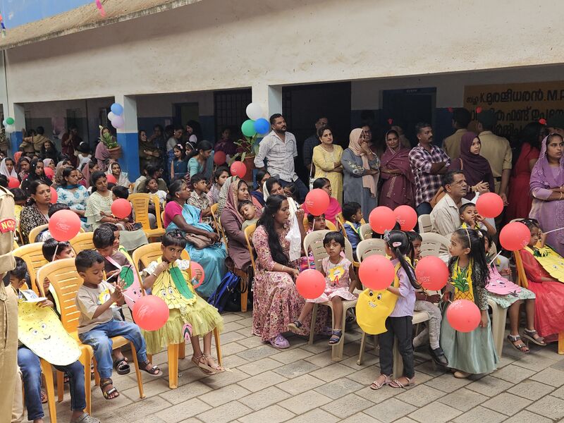 പ്രമാണം:15018 pravesanolsavam2.jpg