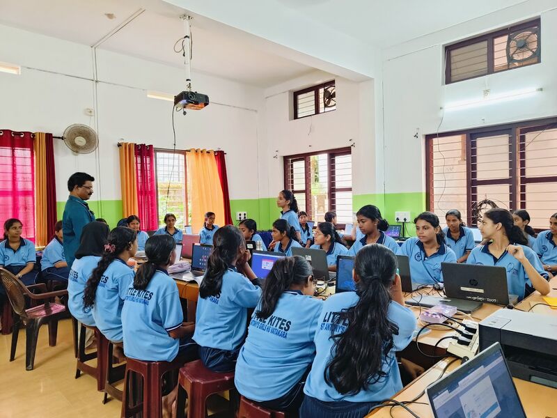 പ്രമാണം:16002 lk2025-28 batch1 5.jpg