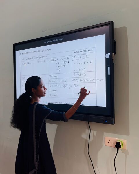 പ്രമാണം:18103 digital class 1.jpg