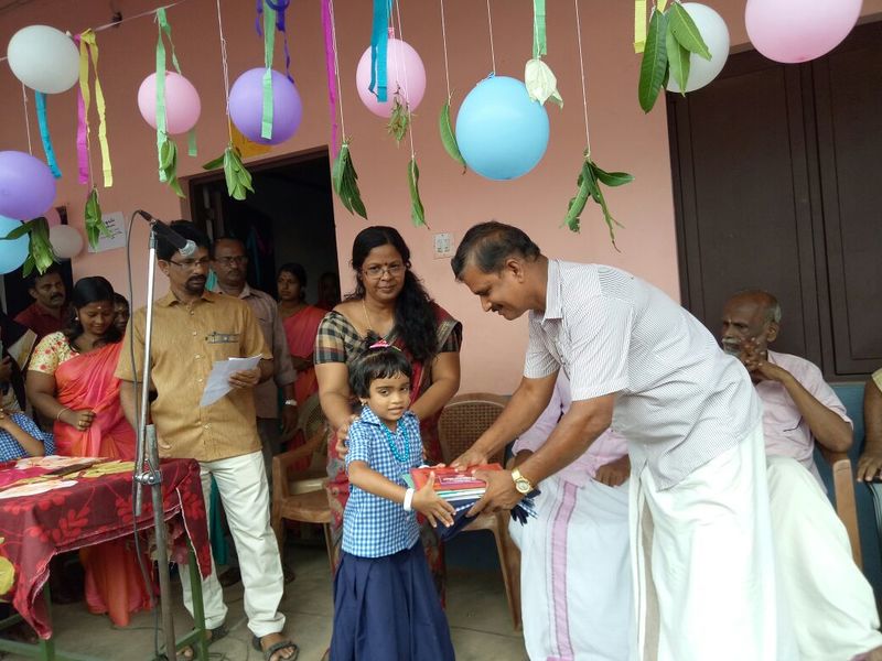 പ്രമാണം:21083 uniform.jpg