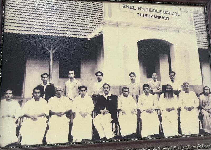 പ്രമാണം:35050 intro2.jpg