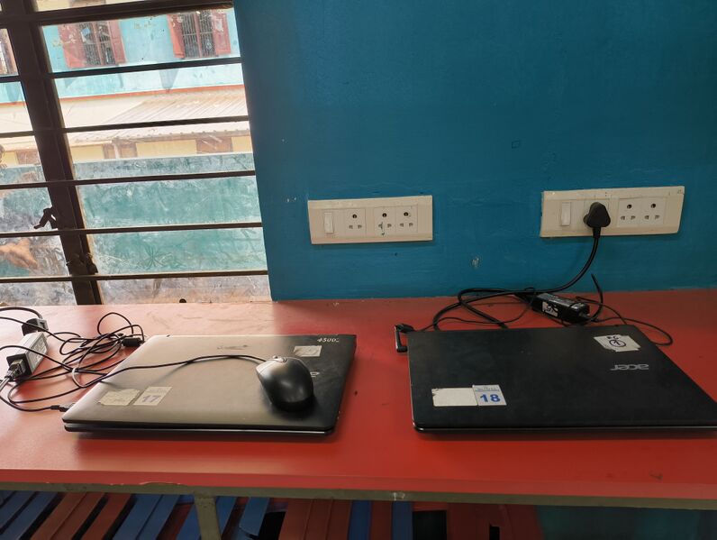 പ്രമാണം:43003 hitech laptop.jpg