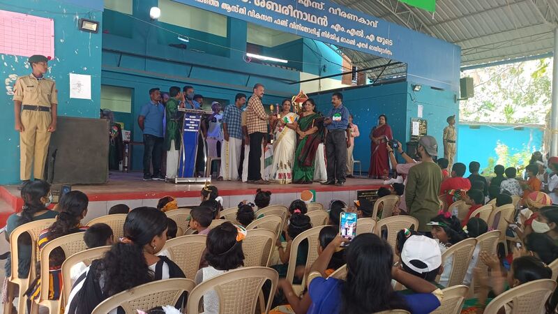 പ്രമാണം:44055 freedom12333.jpeg