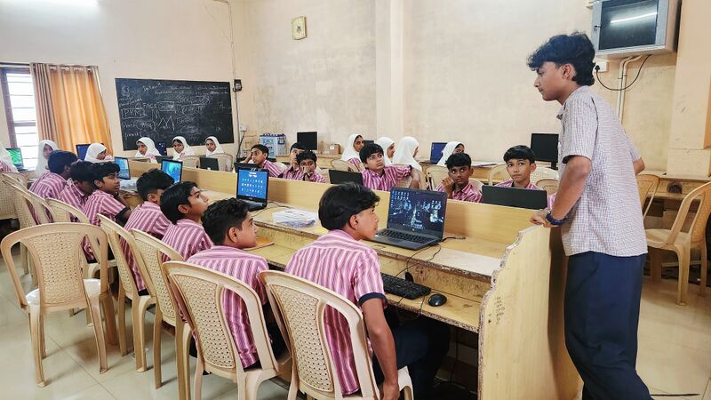പ്രമാണം:Robotics training 2.jpg