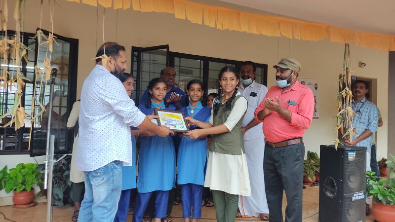 പ്രമാണം:12024 Desbakthiganam.jpeg