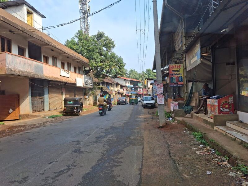 പ്രമാണം:18471 chemmankadavu road.jpeg