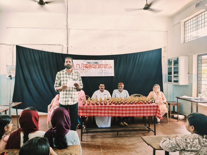 പ്രമാണം:19673victory day.jpg