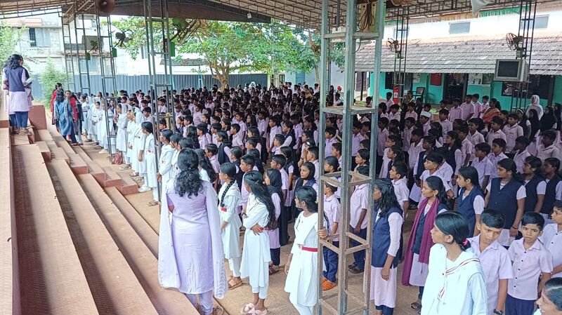 പ്രമാണം:20003-school assembly.jpg