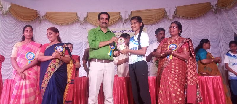 പ്രമാണം:21068 hockey8.jpeg