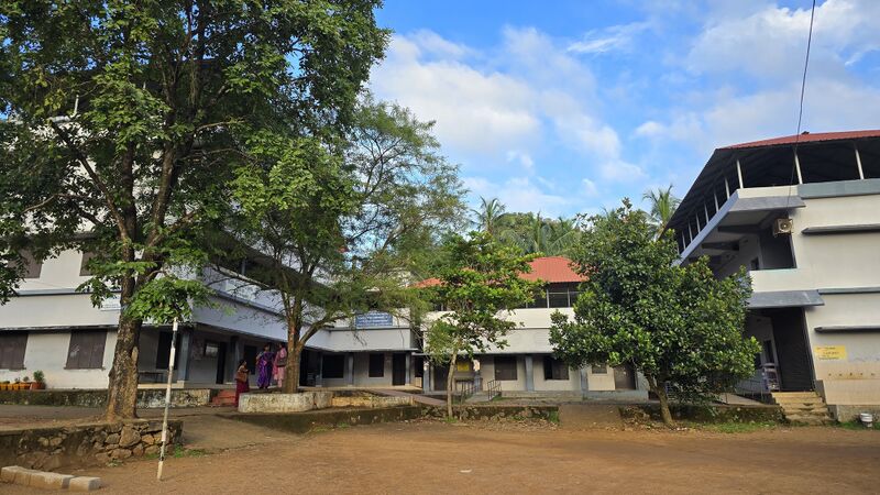 പ്രമാണം:21126 ghsmudappallur 1.resized.jpg