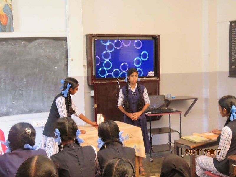 പ്രമാണം:23077 smart room.jpg