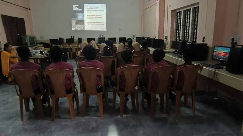 പ്രമാണം:25044 Class3.jpg