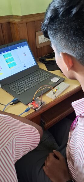 പ്രമാണം:28027 9th robotics class 4.jpg