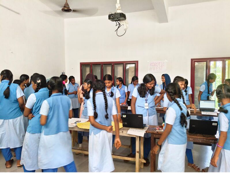 പ്രമാണം:36007 robotic Exhibition.jpg