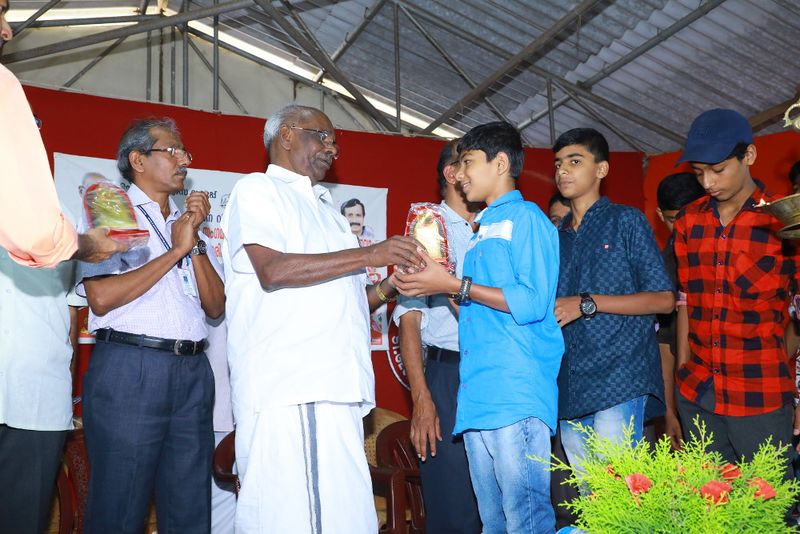 പ്രമാണം:Alen dafmutt.JPG