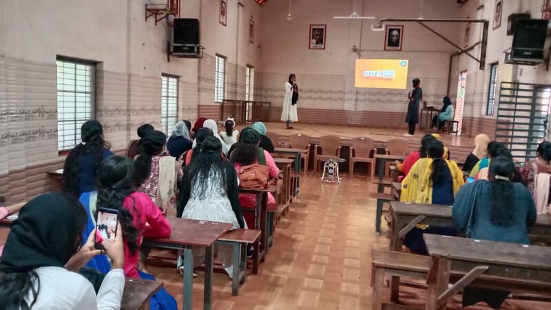 പ്രമാണം:Amma ariyan 14049.3.jpg