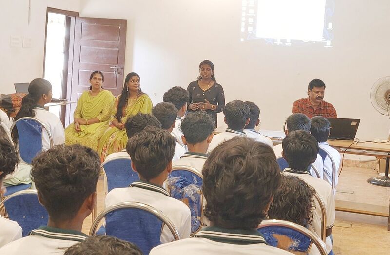 പ്രമാണം:Lk camp26b.jpg